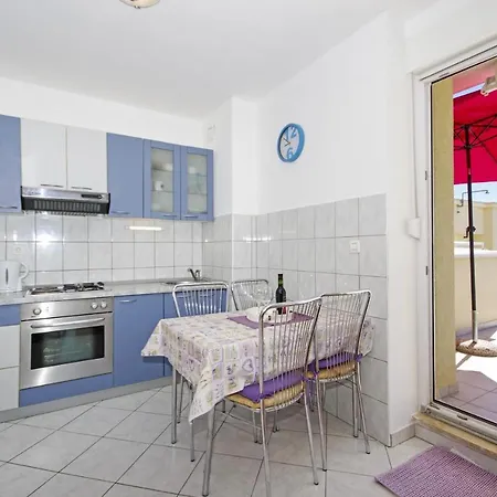 Διαμέρισμα By The Sea - 7589